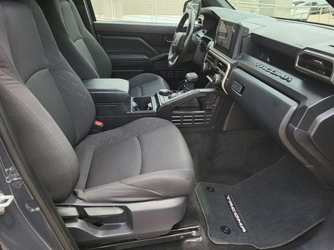 Used 2024 Toyota Tacoma SR AWD/4WD image 29