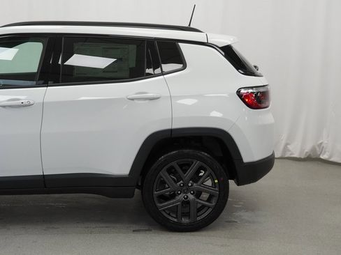 New 2026 Jeep Compass Latitude image 16