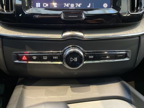Used 2025 Volvo XC60 B5 Plus AWD/4WD image 33