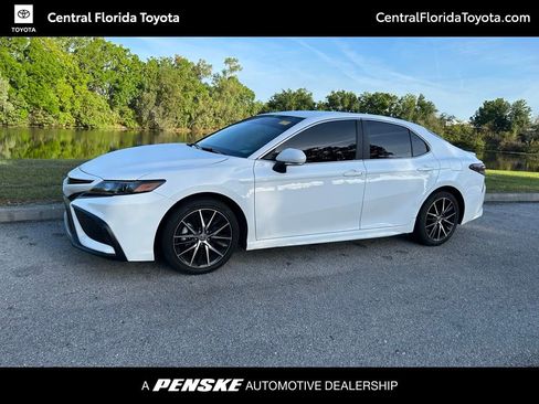 Used 2023 Toyota Camry SE image 1