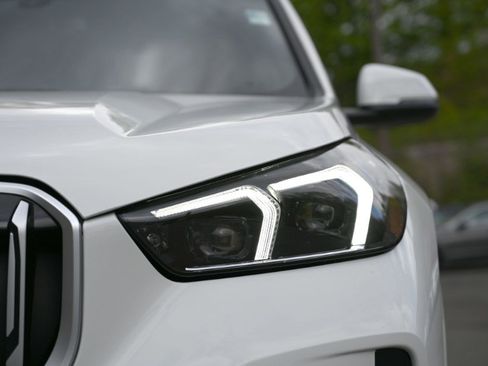 Used 2025 BMW X1 xDrive28i AWD/4WD image 12