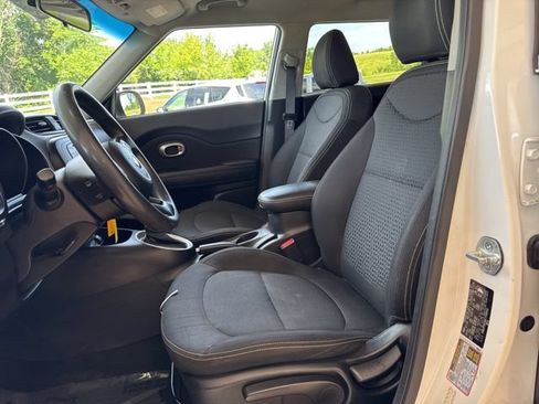 Used 2015 Kia Soul + FWD image 12