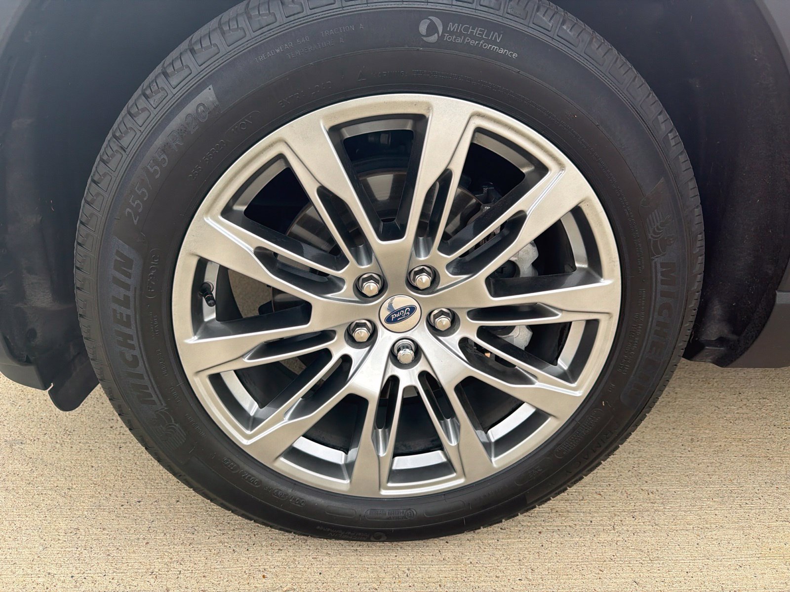 Certified 2025 Ford Explorer Platinum RWD image 5
