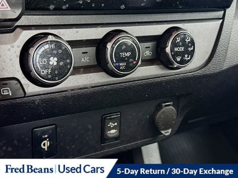 Used 2016 Toyota Tacoma TRD Sport w/ Towing Package image 18