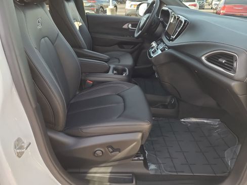 New 2026 Chrysler Pacifica Select image 22