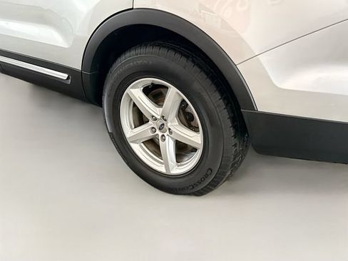Used 2017 Ford Explorer XLT AWD/4WD image 31