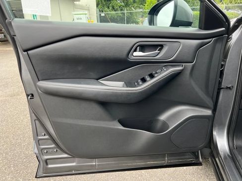 Used 2025 Nissan Rogue SV AWD/4WD image 15