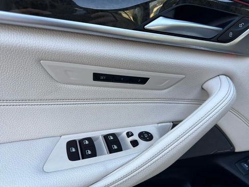 Used 2023 BMW 530e xDrive w/ Premium Package image 21