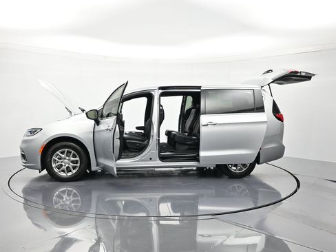 New 2026 Chrysler Pacifica Select image 47