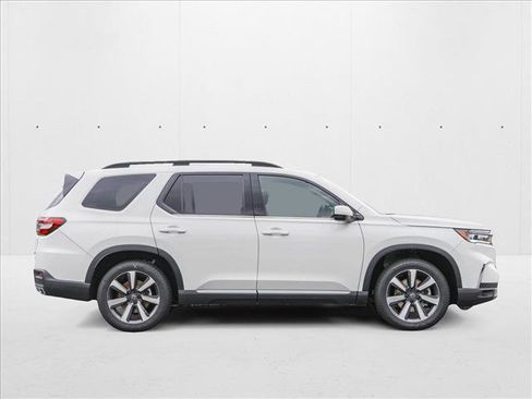 New 2025 Honda Pilot Touring image 4