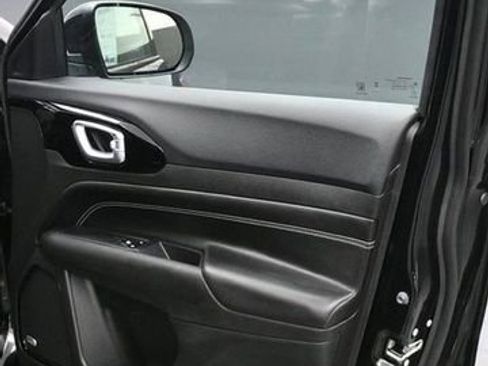 Used 2024 Jeep Compass Limited w/ High Altitude Package image 10