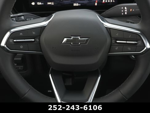 Used 2025 Chevrolet Suburban Z71 w/ Z71 Off-Road Package AWD/4WD image 25