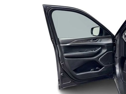 Used 2022 Jeep Grand Cherokee L Limited image 10