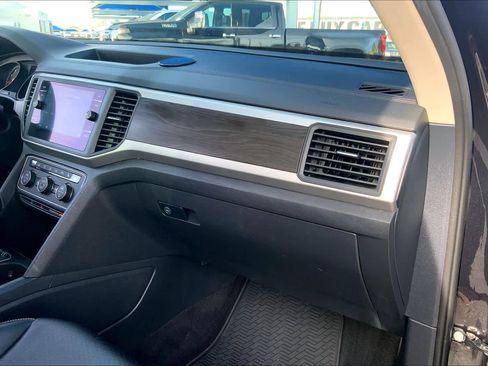 Used 2021 Volkswagen Atlas SE image 18