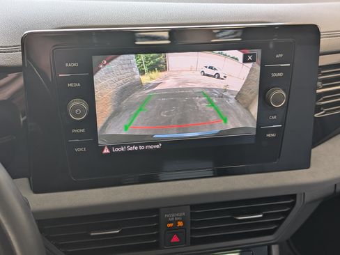Used 2025 Volkswagen Jetta SE w/ Sunroof Package FWD image 27