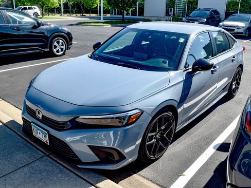 Used 2023 Honda Civic Sport image 1