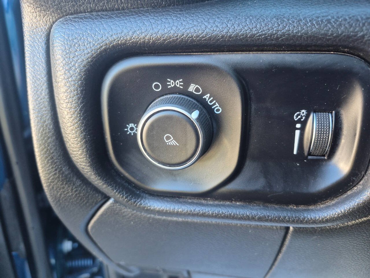 Used 2024 RAM 2500 Tradesman w/ Chrome Appearance Group AWD/4WD image 18
