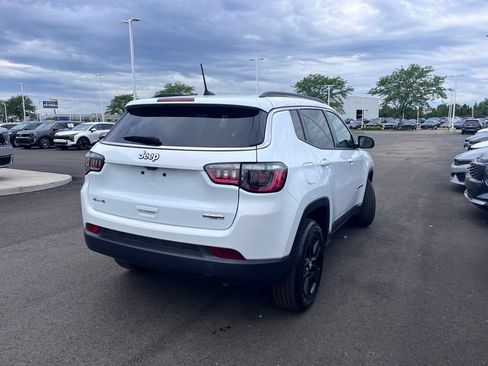 Used 2022 Jeep Compass Latitude w/ Convenience Group AWD/4WD image 3
