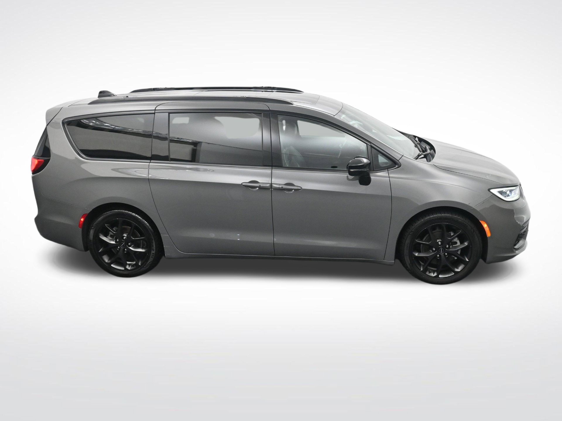 Used 2025 Chrysler Pacifica Limited FWD image 23