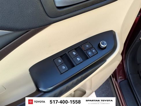Used 2015 Toyota Highlander XLE FWD image 15