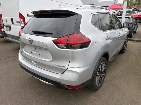 Used 2018 Nissan Rogue SL w/ Premium Package image 3