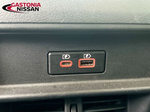 Used 2023 Nissan Murano SV image 31