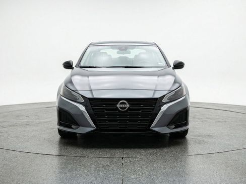 Used 2025 Nissan Altima 2.5 SV image 2