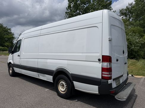 Used 2015 Mercedes-Benz Sprinter 2500 image 4