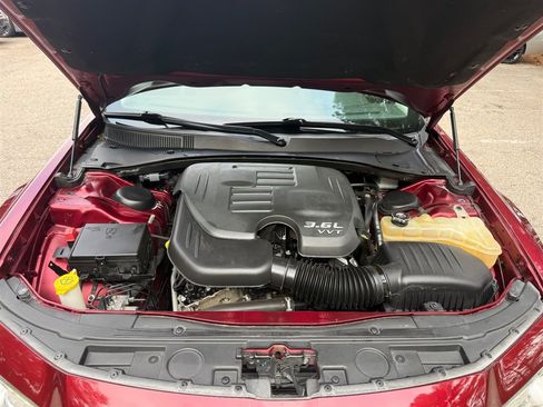 Used 2018 Chrysler 300 Touring L AWD/4WD image 24