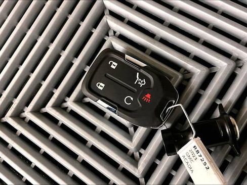 Used 2023 GMC Acadia Denali w/ Denali Ultimate Package FWD image 12