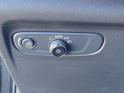 Used 2023 Buick Envision Essence image 17