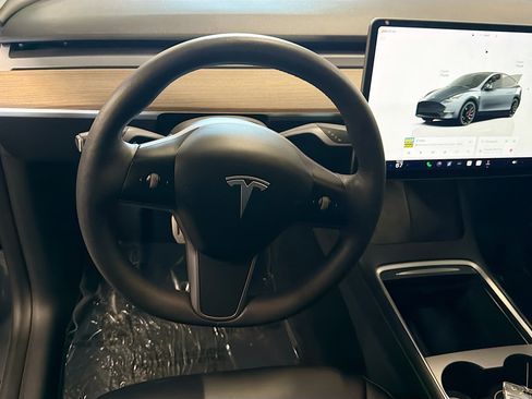 Used 2022 Tesla Model Y Performance AWD/4WD image 18