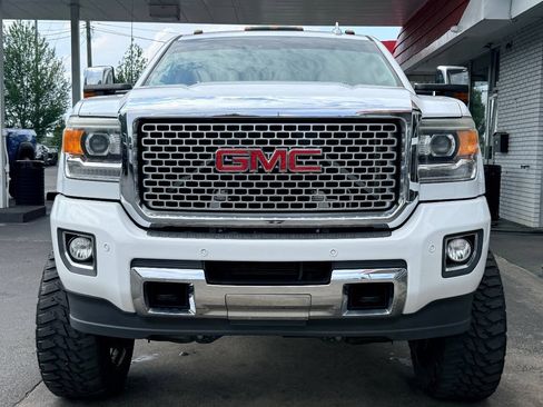 Used 2015 GMC Sierra 2500 Denali w/ Duramax Plus Package AWD/4WD image 7