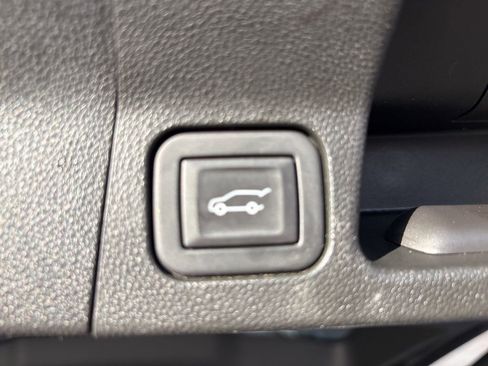 Used 2023 GMC Acadia SLE w/ Driver Convenience Package image 15