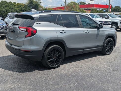 Used 2024 GMC Terrain SLE w/ Elevation Edition FWD image 4