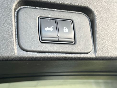 Used 2025 Nissan Rogue SV image 23