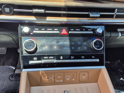 Certified 2025 Hyundai Santa Fe Limited FWD image 29