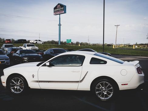 Used 2011 Ford Mustang Premium w/ 202A Rapid Spec Order Code RWD image 19