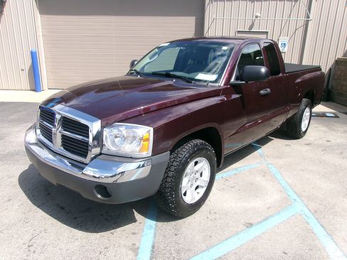 Used 2005 Dodge Dakota SLT w/ Trailer Tow Group image 1