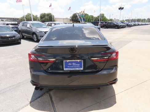 Used 2025 Toyota Camry SE w/ Convenience Package FWD image 11