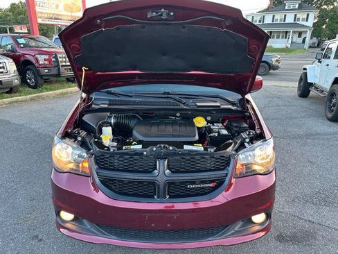 Used 2019 Dodge Grand Caravan SE FWD image 28