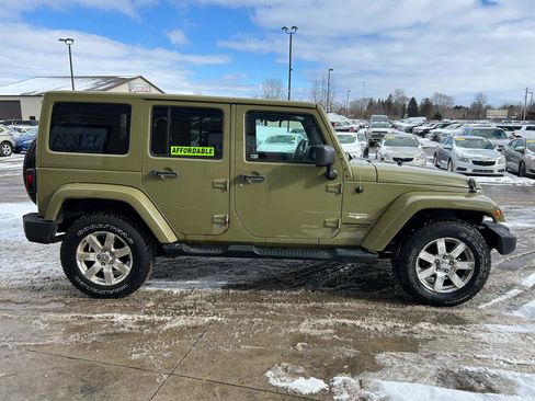 Used 2013 Jeep Wrangler Unlimited Sahara w/ Dual Top Group image 4