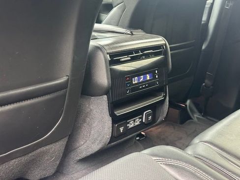 Used 2024 Jeep Wagoneer L Series II w/ Flexible Seating Group AWD/4WD image 22