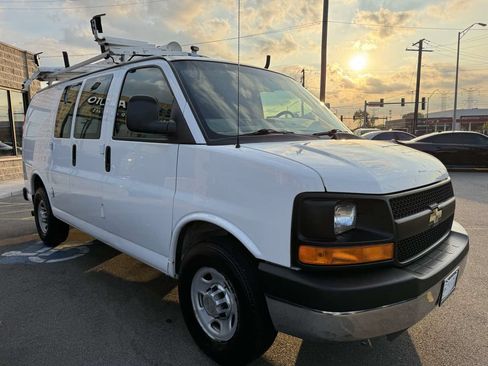 Used 2014 Chevrolet Express 2500 RWD image 3