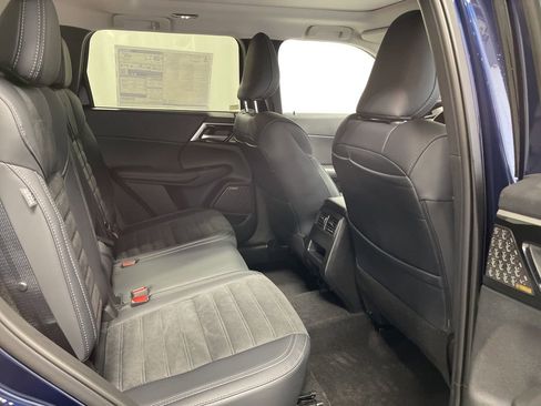 New 2025 Mitsubishi Outlander SE image 31