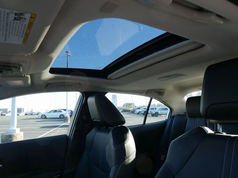 Used 2025 Toyota Corolla XLE image 23