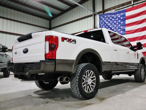 Used 2017 Ford F250 King Ranch w/ King Ranch Ultimate Package AWD/4WD image 11
