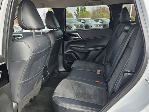 Used 2024 Mitsubishi Outlander SE Black Edition image 6