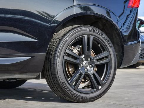 Used 2019 Volvo XC60 T6 Momentum w/ Advanced Package image 11