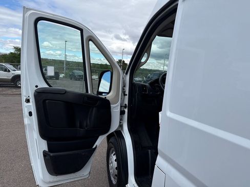 Used 2019 RAM ProMaster 2500 w/ Premium Appearance Group FWD image 11